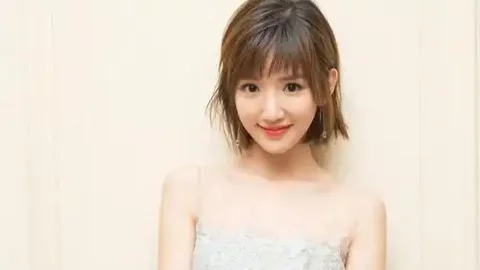 女子曝光男子殴打93岁母亲监控